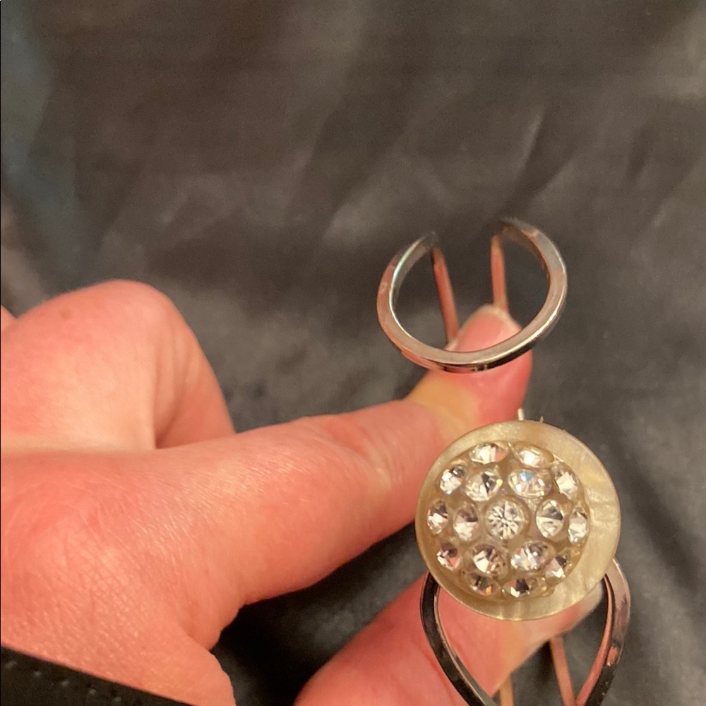 Elegant Silver Bracelet with Crystal Accents - Picture 2 of 4